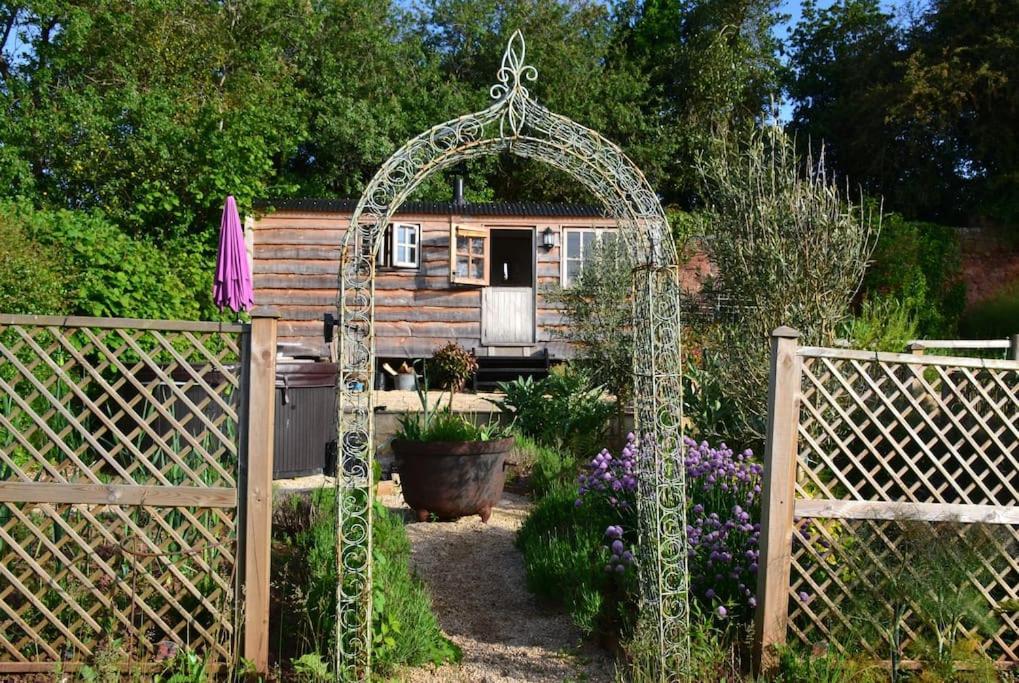 Luxury, Rural Shepherds Hut With Hot Tub Nr Bath ブリストル エクステリア 写真