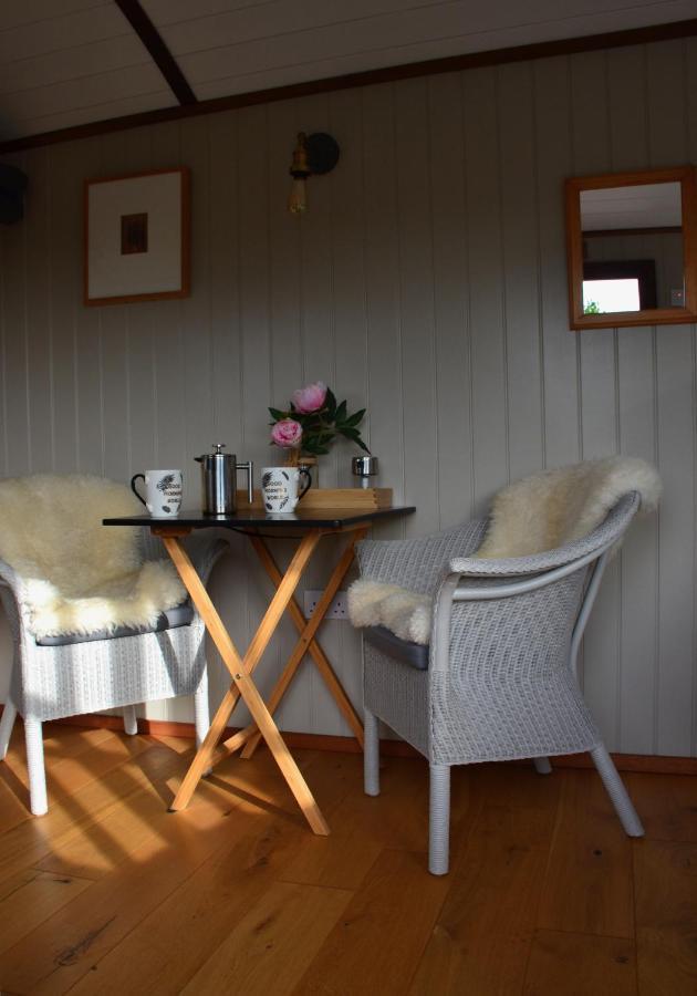 Luxury, Rural Shepherds Hut With Hot Tub Nr Bath ブリストル エクステリア 写真