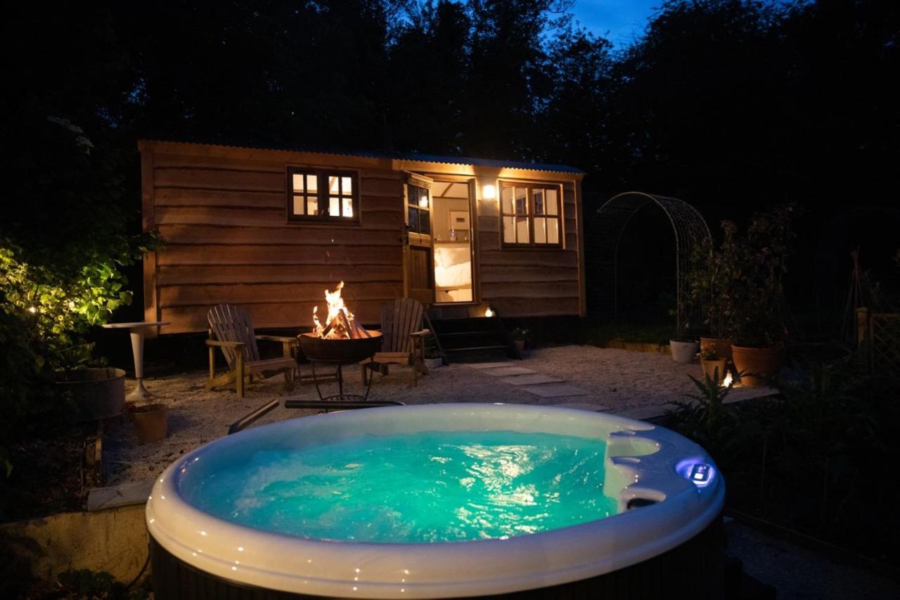 Luxury, Rural Shepherds Hut With Hot Tub Nr Bath ブリストル エクステリア 写真