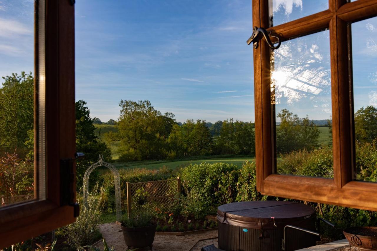 Luxury, Rural Shepherds Hut With Hot Tub Nr Bath ブリストル エクステリア 写真