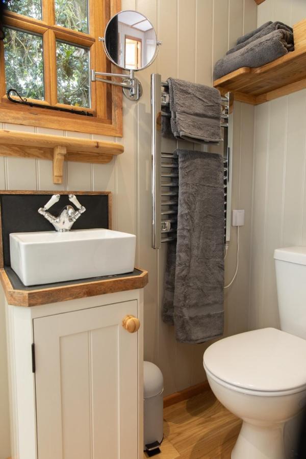 Luxury, Rural Shepherds Hut With Hot Tub Nr Bath ブリストル エクステリア 写真