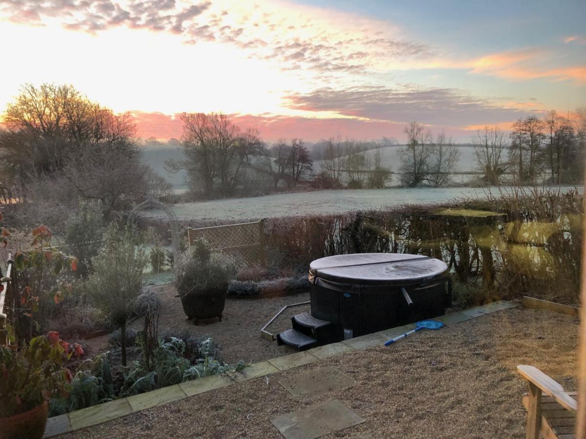 Luxury, Rural Shepherds Hut With Hot Tub Nr Bath ブリストル エクステリア 写真